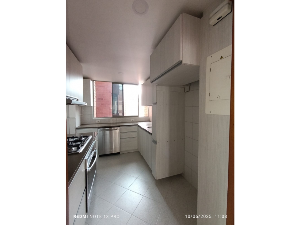 Vendo amplio e iluminado apto a pasos de Av, Nutibara, Laureles — foto 6