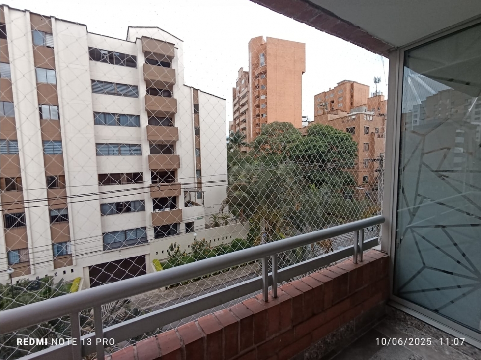 Vendo amplio e iluminado apto a pasos de Av, Nutibara, Laureles — foto 2