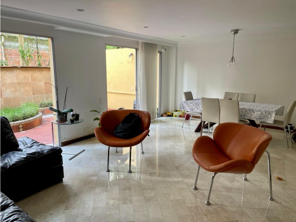 Vendo casa muy bien ubicada, Castropol, El Poblado — foto 6