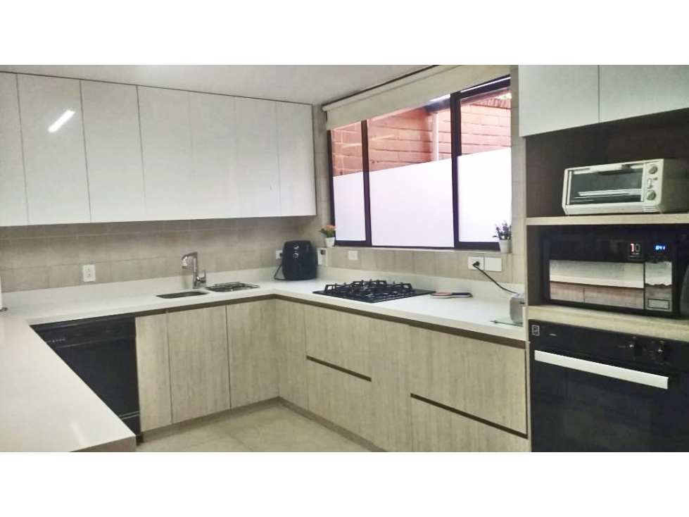 GRAN CASA EN PRIVILEGIADO SECTOR DEL POBLADO — foto 6