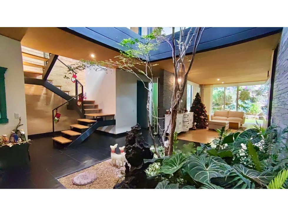 Vendo casa muy iluminada en Envigado, El Atravesado, San Lucas