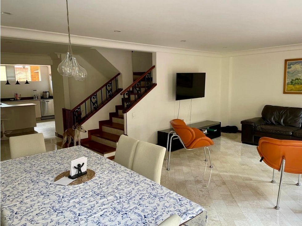 Vendo casa muy bien ubicada, Castropol, El Poblado — foto 5