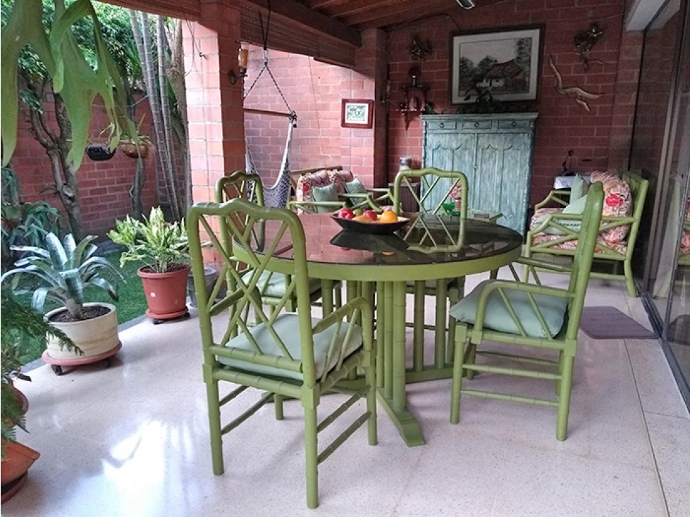 GRAN CASA EN PRIVILEGIADO SECTOR DEL POBLADO — foto 2