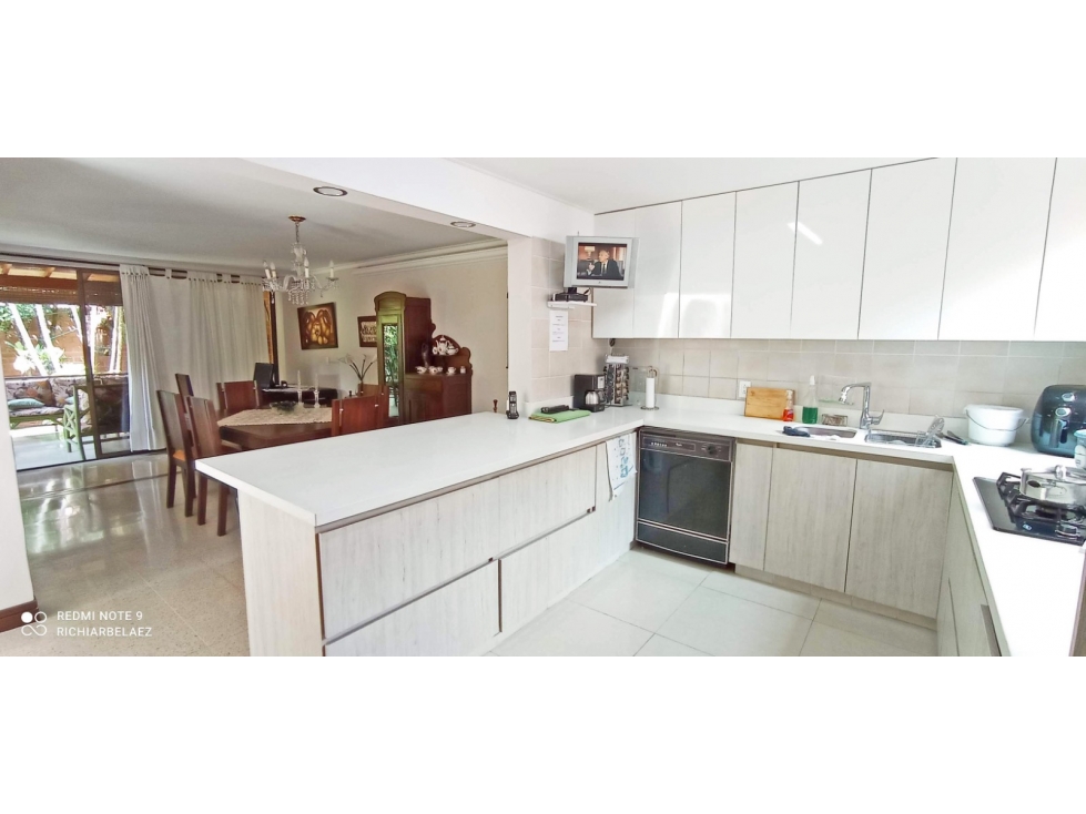 GRAN CASA EN PRIVILEGIADO SECTOR DEL POBLADO — foto 3