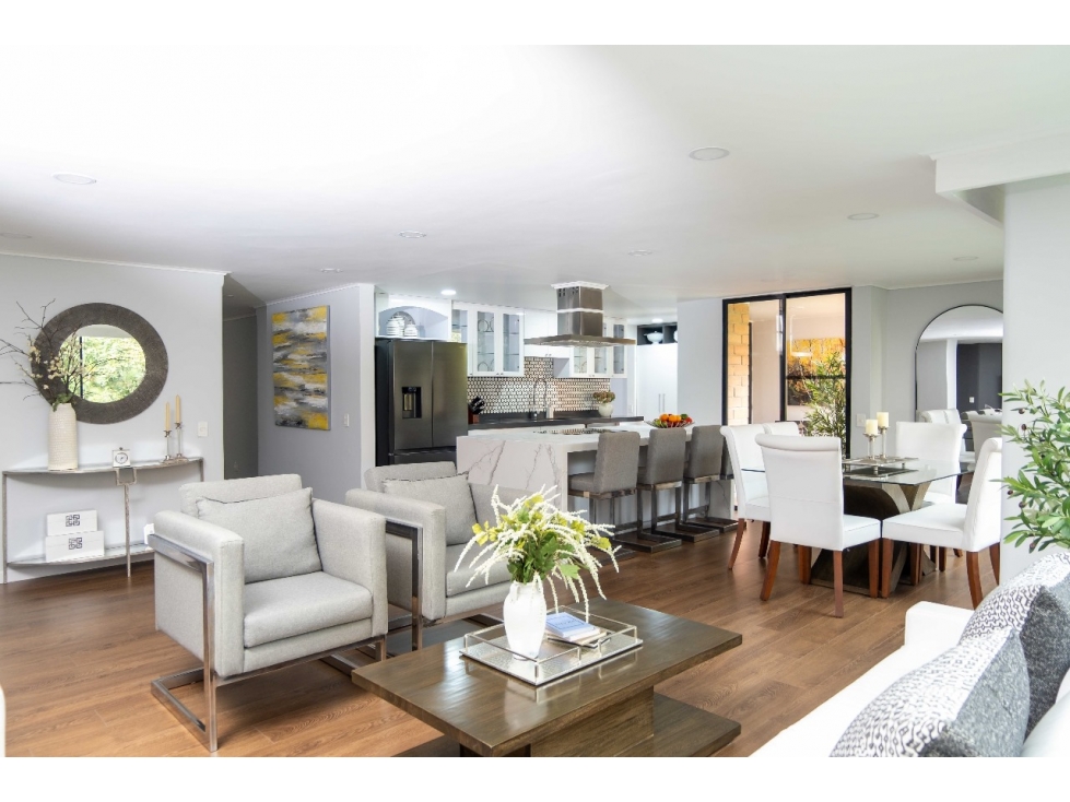 Vendo hermoso apartamento recién remodelado, Los Balsos - El Poblado