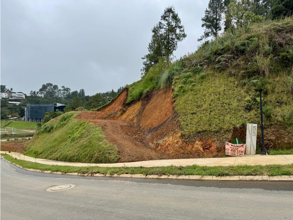 Hermoso lote en unidad cerrada en El Escobero antes del peaje — foto 3