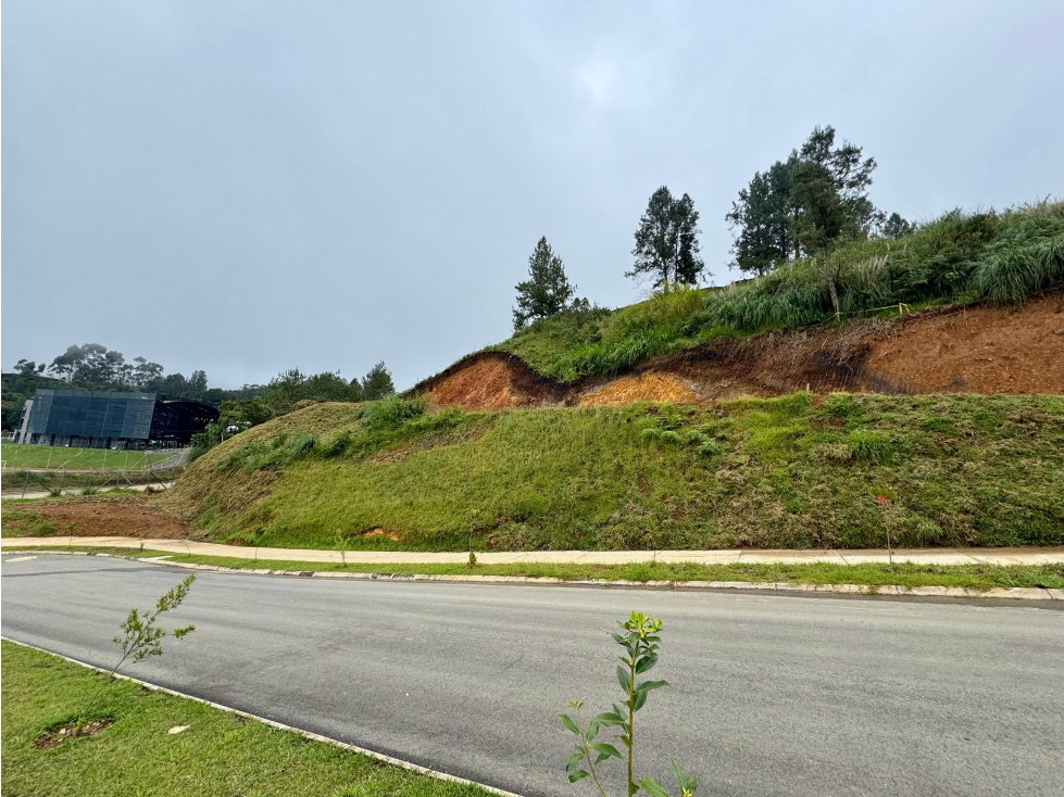 Hermoso lote en unidad cerrada en El Escobero antes del peaje — foto 5