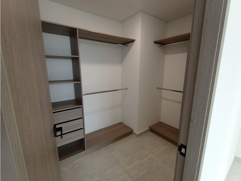 SE ARRIENDA APARTAESTUDIO DUPLEX EN AV CENTENARIO — foto 2