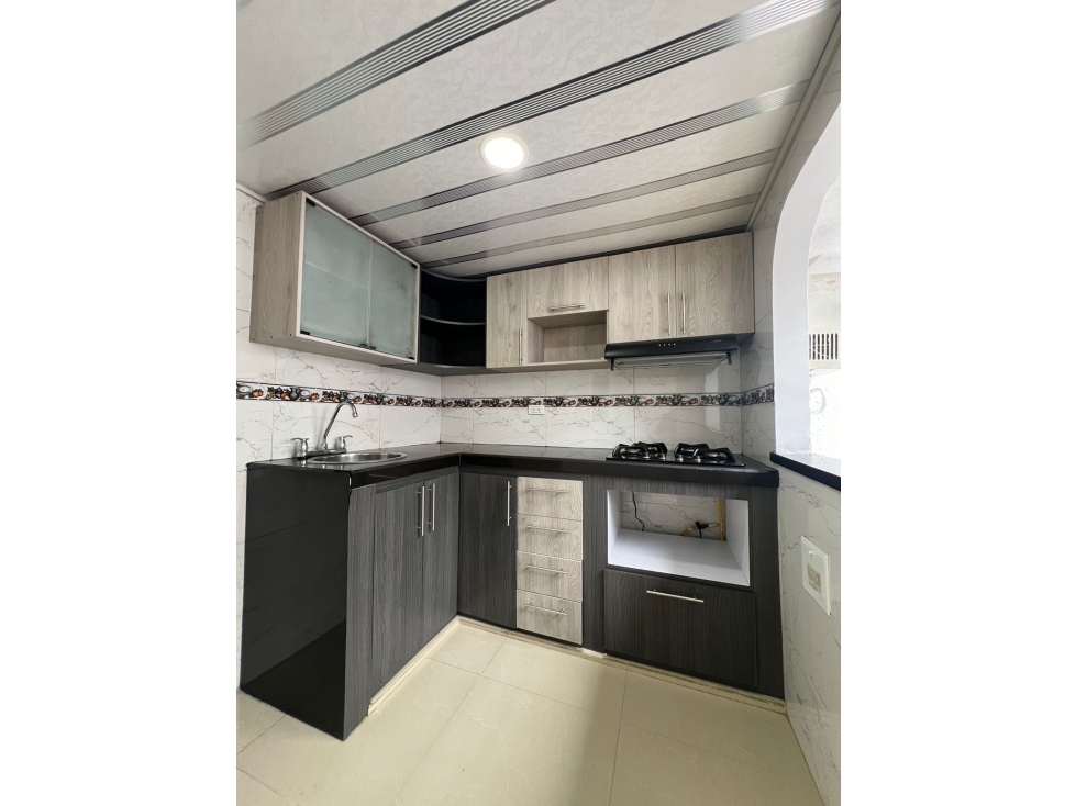 SE VENDE CASA EN EL BARRIO PINARES