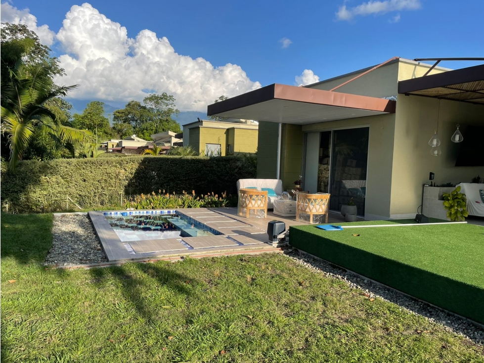 SE VENDE CASA CAMPESTRE CERCA AL CAIMO