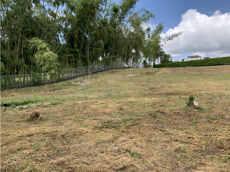 SE VENDE HERMOSO LOTE LINDANDO CON EL CLUB CAMPESTRE — foto 3