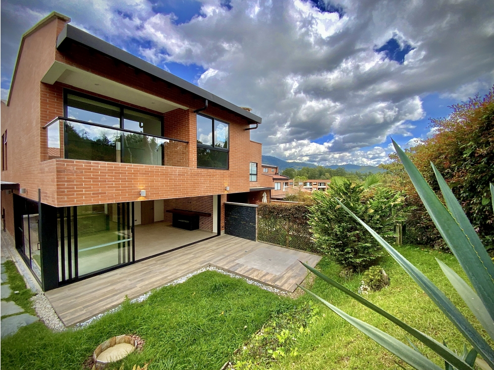 VENTA Casa Campestre Amplio Jardin Unidad Cerrada EL RETIRO — foto 2