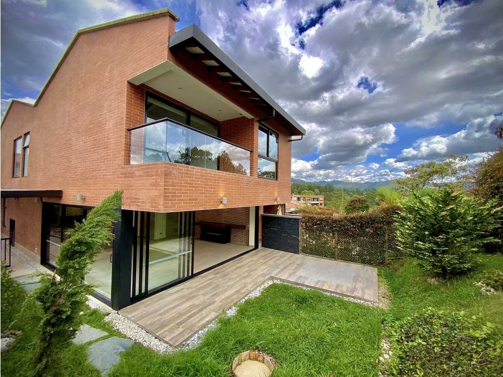 VENTA Casa Campestre Amplio Jardin Unidad Cerrada EL RETIRO