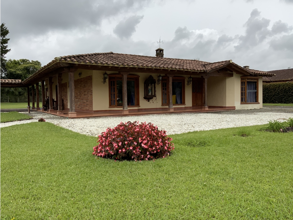 Venta Finca Uso Comercial Llanogrande - 2