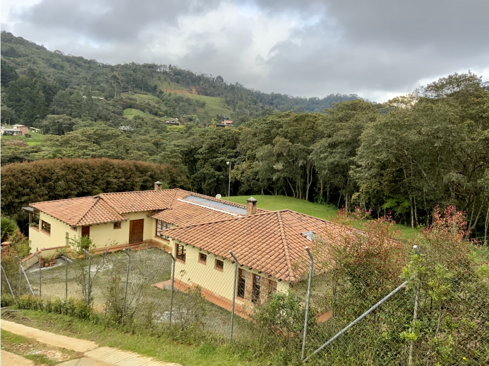 Venta Finca Independiente Alto Palmas SIN PEAJE INMERSA EN BOSQUE