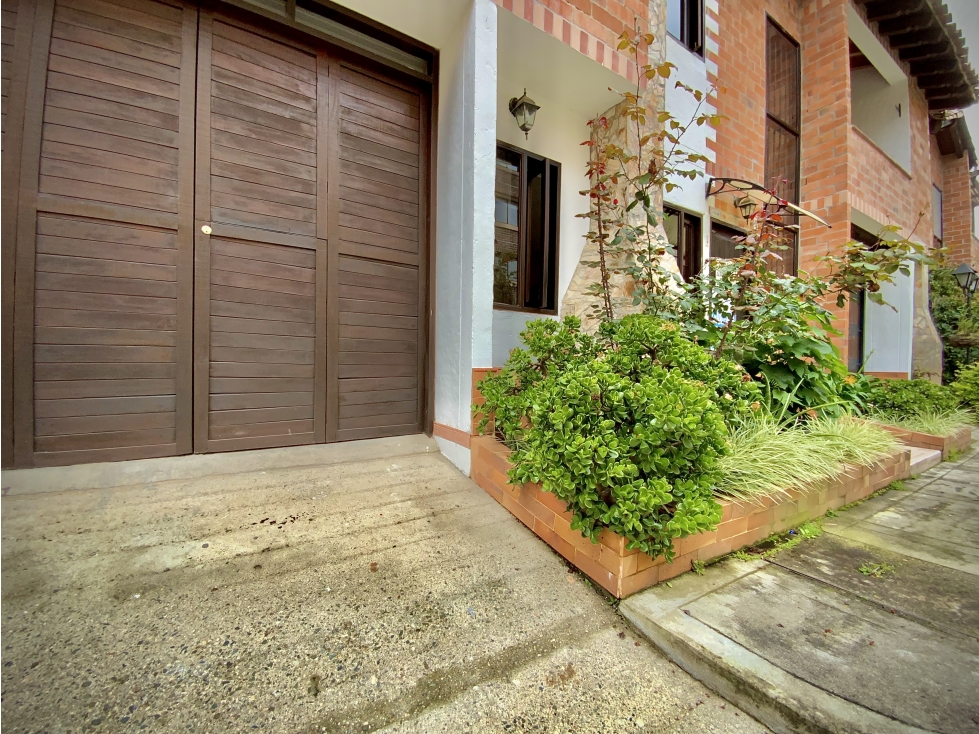 Venta Casa Unidad Cerrada Estrategica Ubicacion Retiro — foto 3