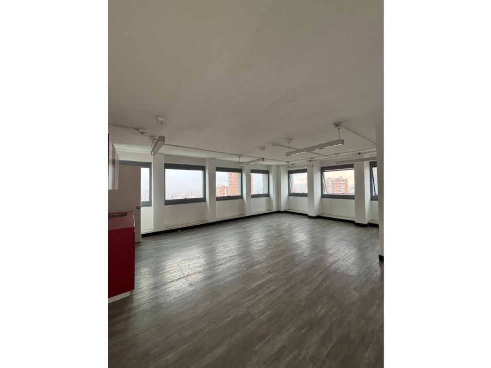 ARRIENDO OFICINA EN CENTRO INTERNACIONAL - 6