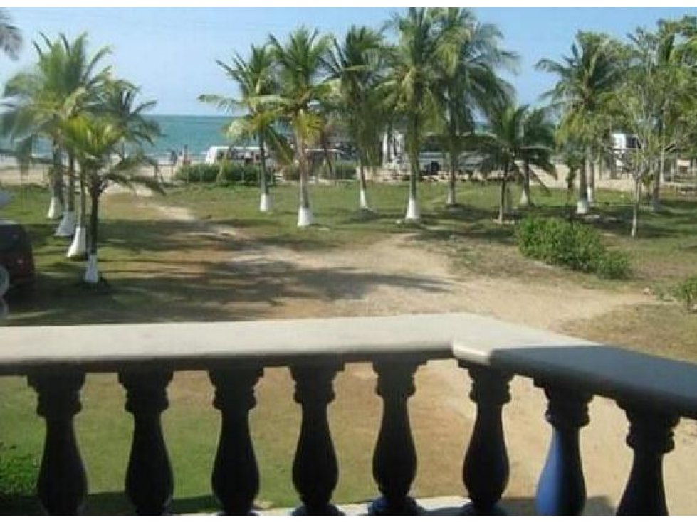 CABAÑAS FRENTE A LA PLAYA EN PUERTO VIEJO