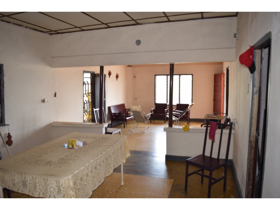 VENTA DE CASA Y LOTE EN ZONA COMERCIAL LORICA - 2