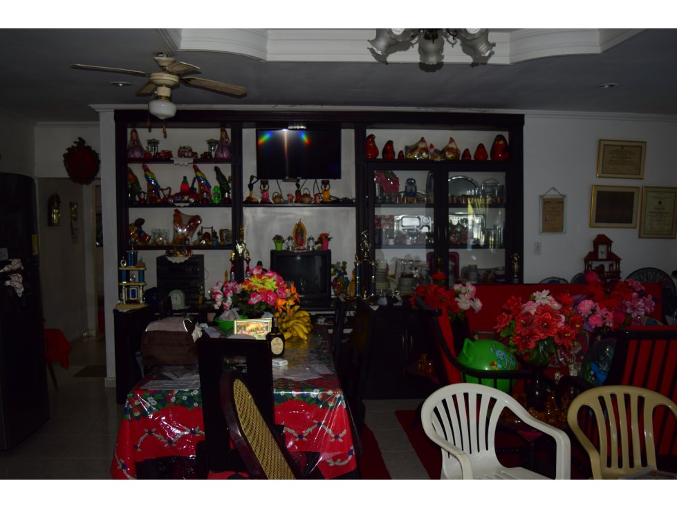 VENTA DE AMPLIA CASA EN LORICA-BARRIO RESIDENCIAL - 2