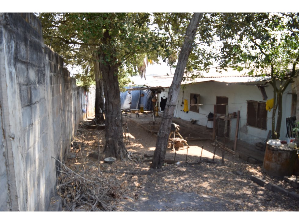 VENTA DE CASA Y LOTE EN ZONA COMERCIAL LORICA - 4