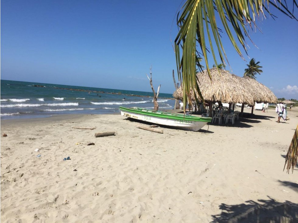CONDOMINIO EN VENTA FRENTE AL MAR EN COVEÑAS - 1