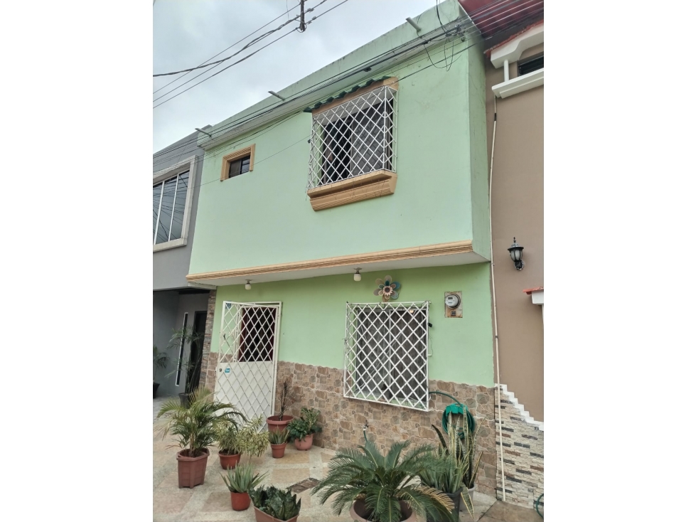 Venta de Casa de dos planta 1/2 en Urb. Huancavilca Norte