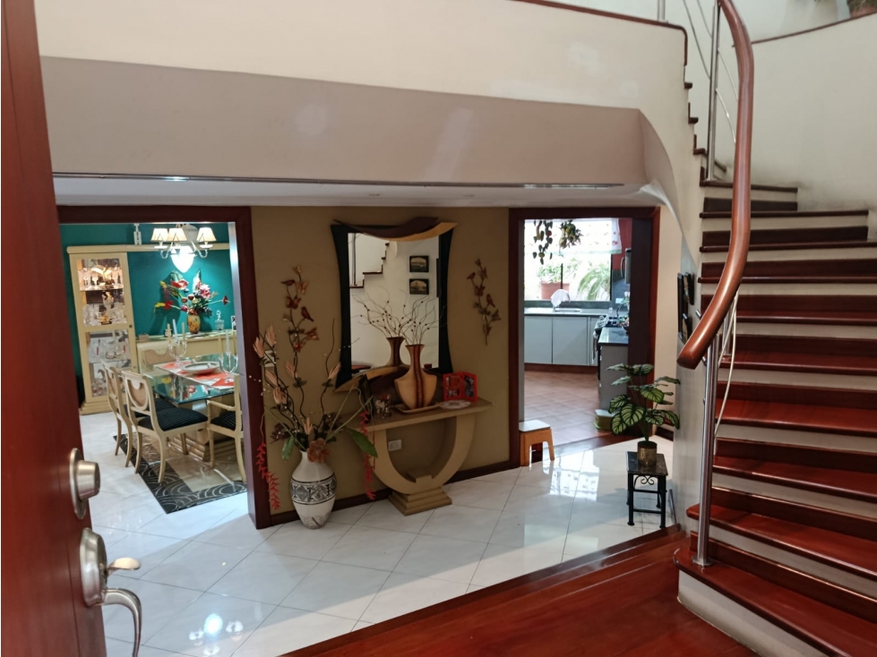 Venta de casa residencial en Portón de las Lomas Urdesa al Norte — foto 4