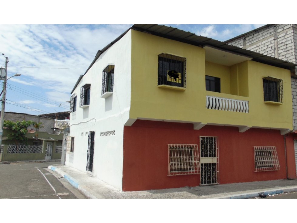 EN VENTA CASA ESQUINERA RENTERA VEHICULAR EN GUASMO SUR COOP. CRISTAL
