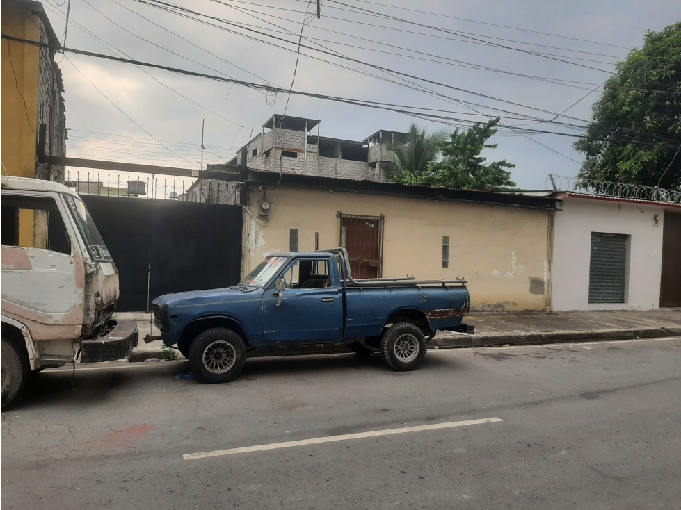 VENTA DE CASA CON 300m2 de TERRENO - 1