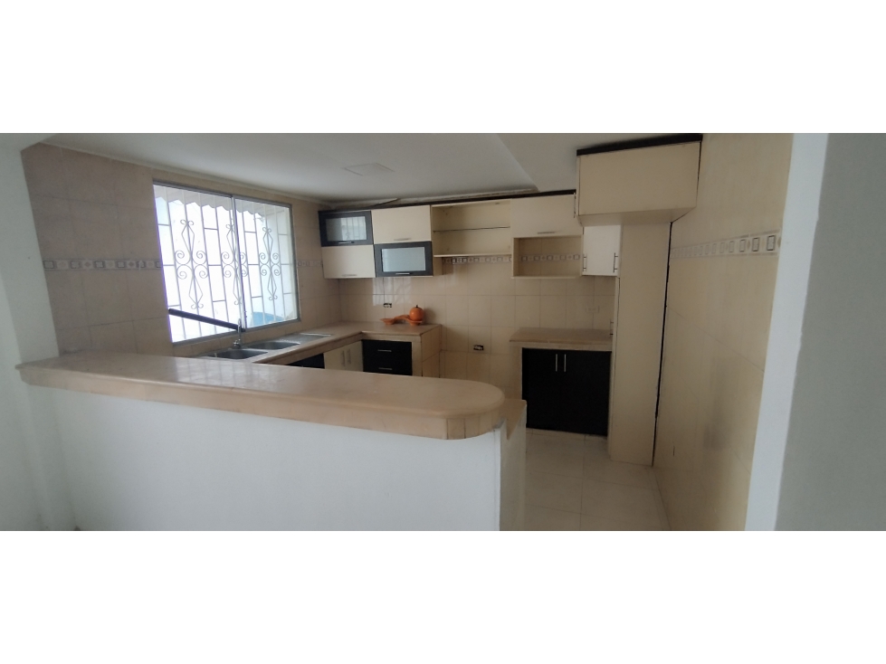 Se Vende Casa Urb. Beata Mercedes Molina (Ejecutiva) — foto 4