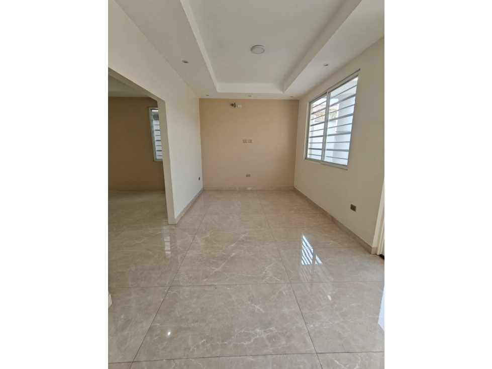 Se Vende Casa con dos Departamentos, Urbanización El Condado Vicolinci - 2