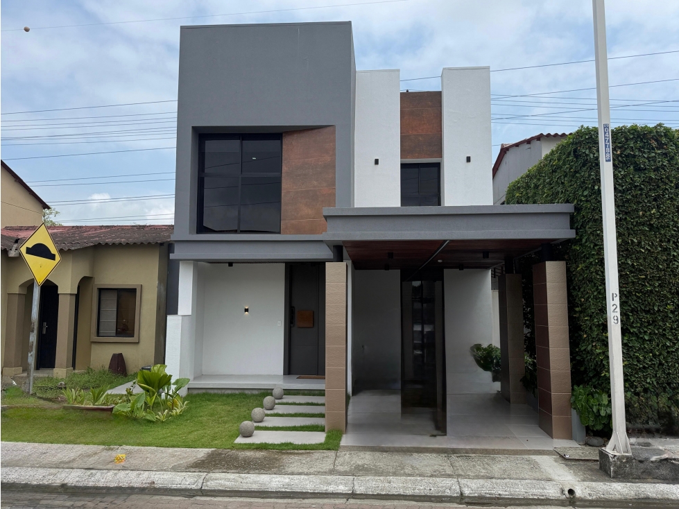 Casa en venta en Urbanización Villa Club Etapa Iris al Norte