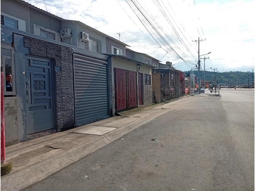 C.01 CASA EN VENTA EN URBANIZACION CIUDAD SANTIAGO COMERCIAL — foto 3