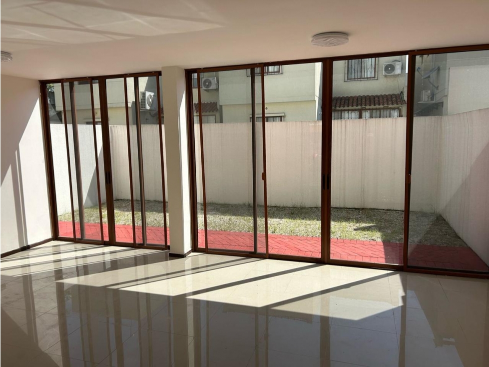 Alquiler en Urbanización Bali av. León Febres Cordero vía Aurora — foto 3