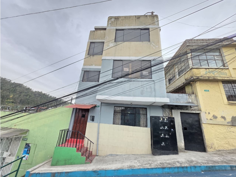 Quito, Dos Plantas, Cinco Dormitorios (TOLA BAJA)