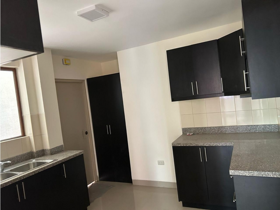 Alquiler en Urbanización Bali av. León Febres Cordero vía Aurora — foto 4