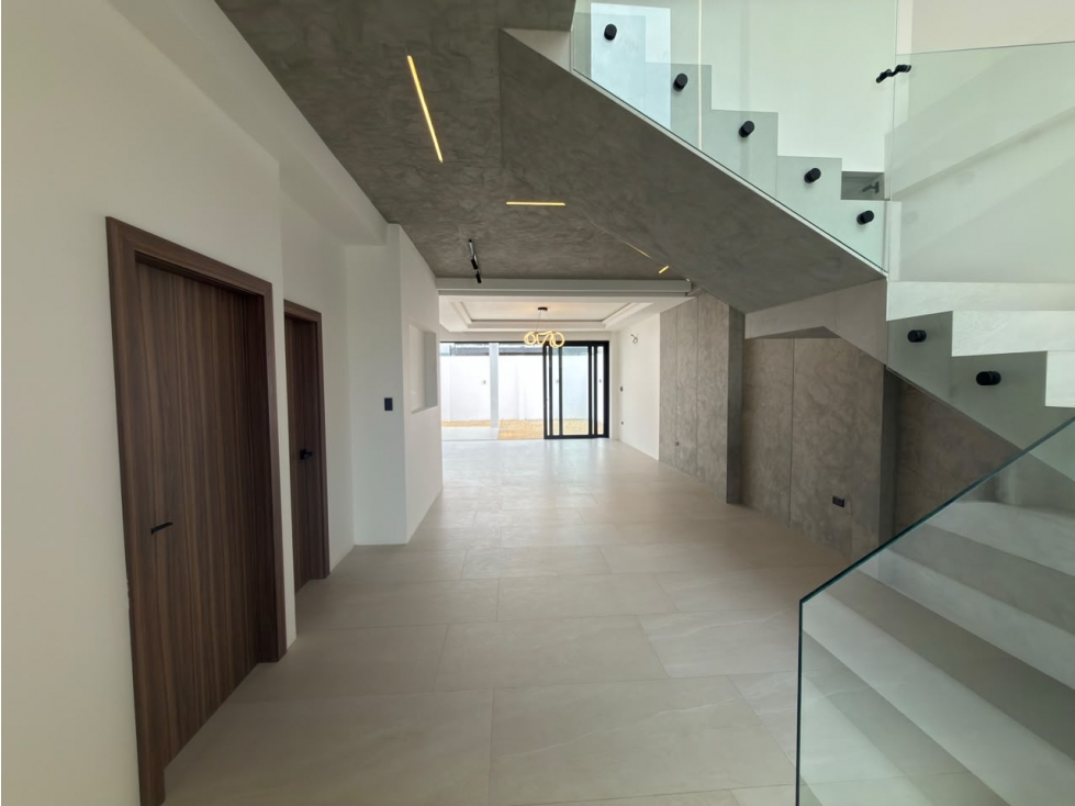 Casa en venta de estreno en Urbanización El Condado Vicolinci - 4