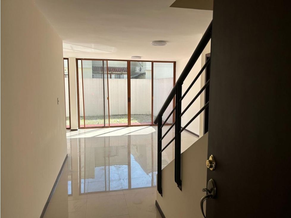 Alquiler en Urbanización Bali av. León Febres Cordero vía Aurora — foto 2
