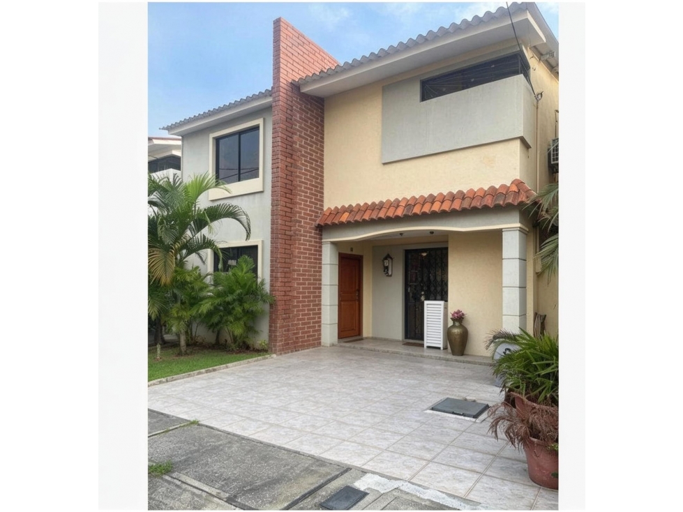 VENTA DE CASA EN URB. MILÁN, ETAPA  ALTA GRACIA MODELO FIORELLA