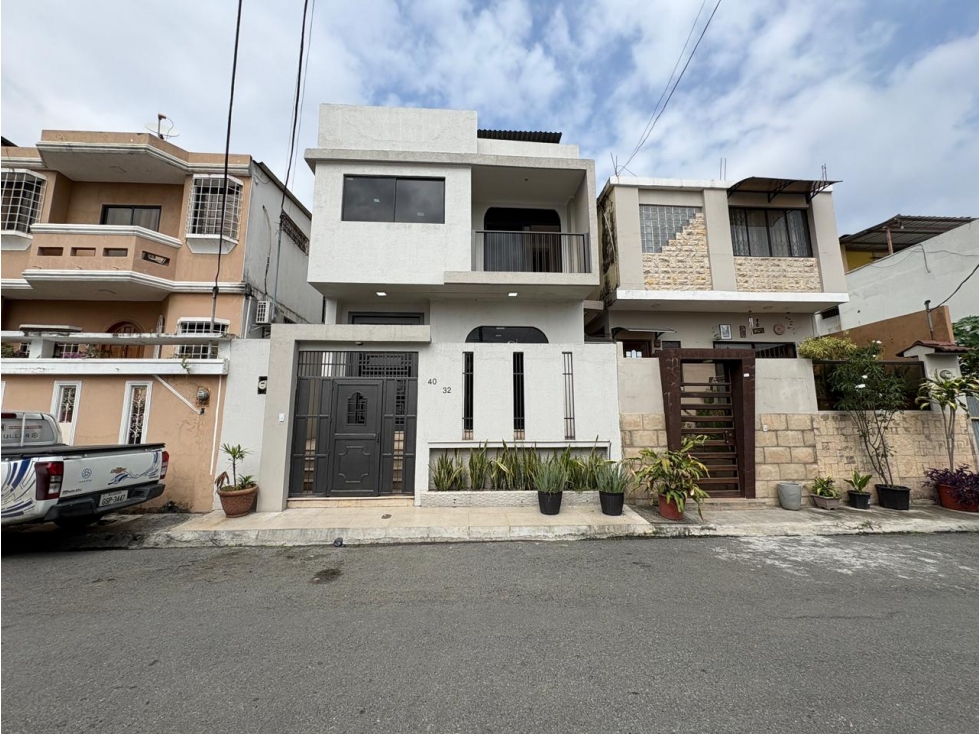 VENTA DE HERMOSA VIVIENDA EN URB. MIRADOR DEL NORTE