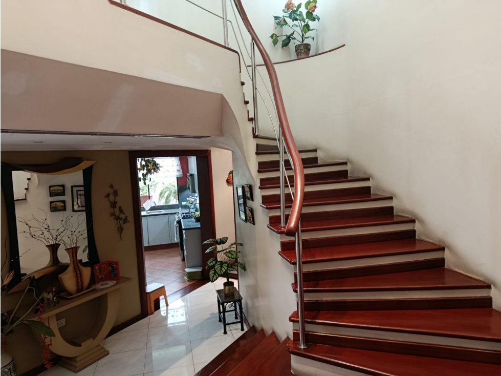 Venta de casa residencial en Portón de las Lomas Urdesa al Norte — foto 5