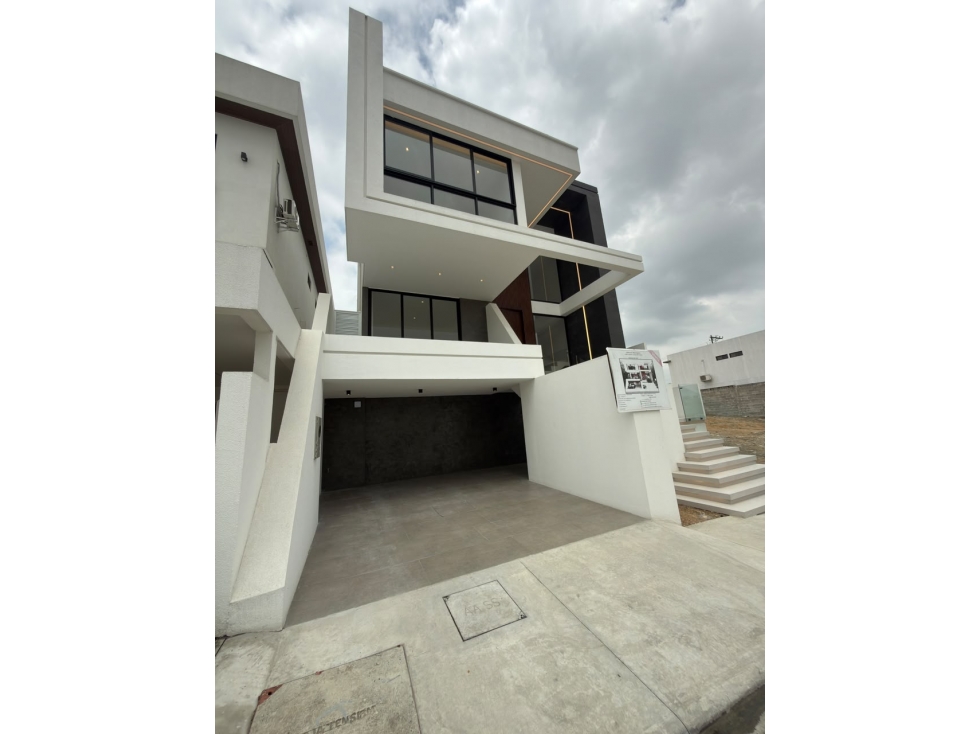 Casa en venta de estreno en Urbanización El Condado Vicolinci - 2