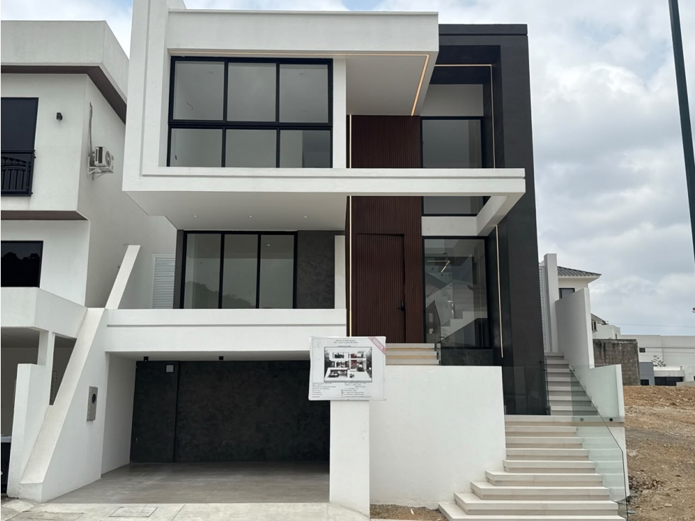 Casa en venta de estreno en Urbanización El Condado Vicolinci
