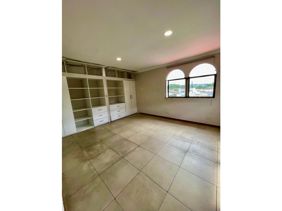 Se alquila cómodo departamento en 3er piso, Ceibos. - 4