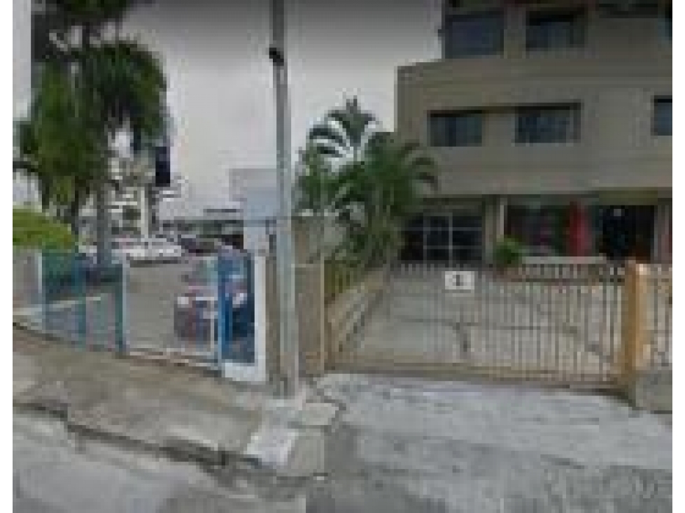 Venta-Alquiler Sala de exhibición en Av. Orellana Juan Tanca Marengo — foto 2