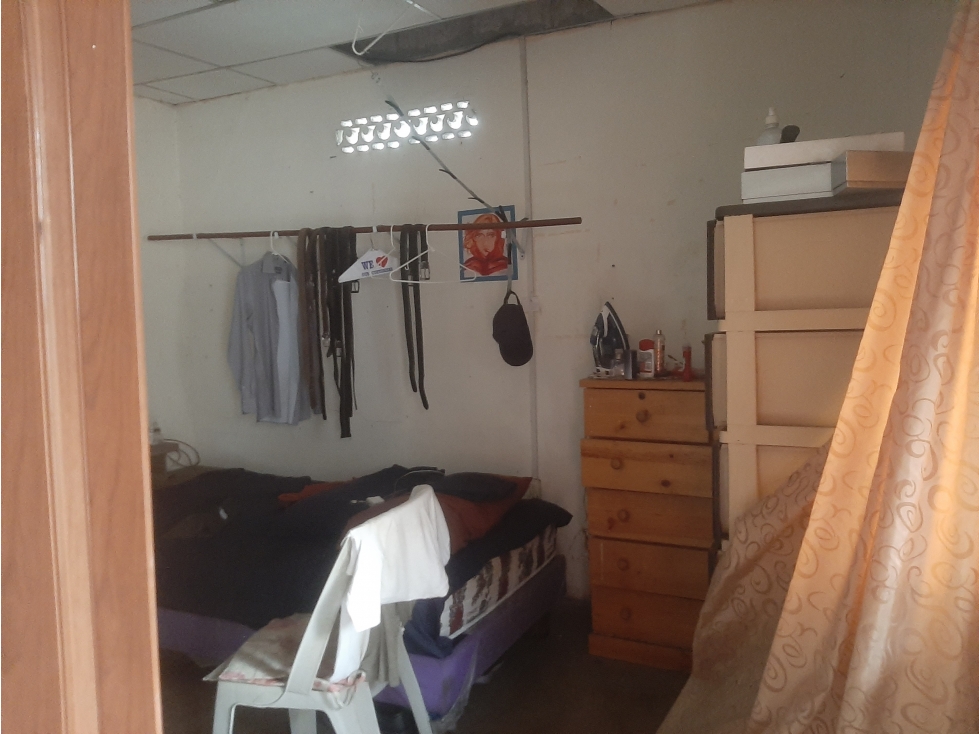 VENTA DE CASA CON 300m2 de TERRENO - 3