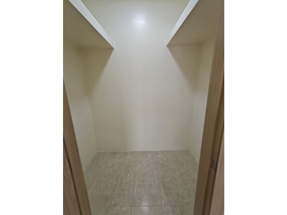 Se Vende Casa con dos Departamentos, Urbanización El Condado Vicolinci - 4