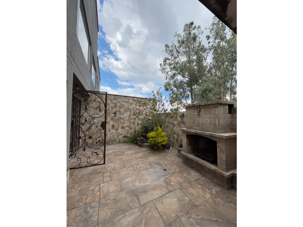 Casa San Juan de Cumbayá ( Cerca al colegio Sek los Valles) Quito. — foto 3