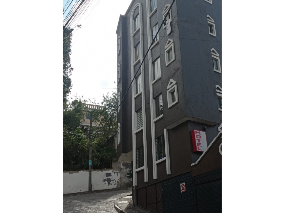 QUITO, EDIFICIO 8 PISOS: 36 HAB. SECTOR LA TOLA